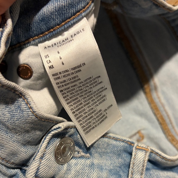 American Eagle Outfitters Light Wash Jean Shorts - Picture 3 of 4